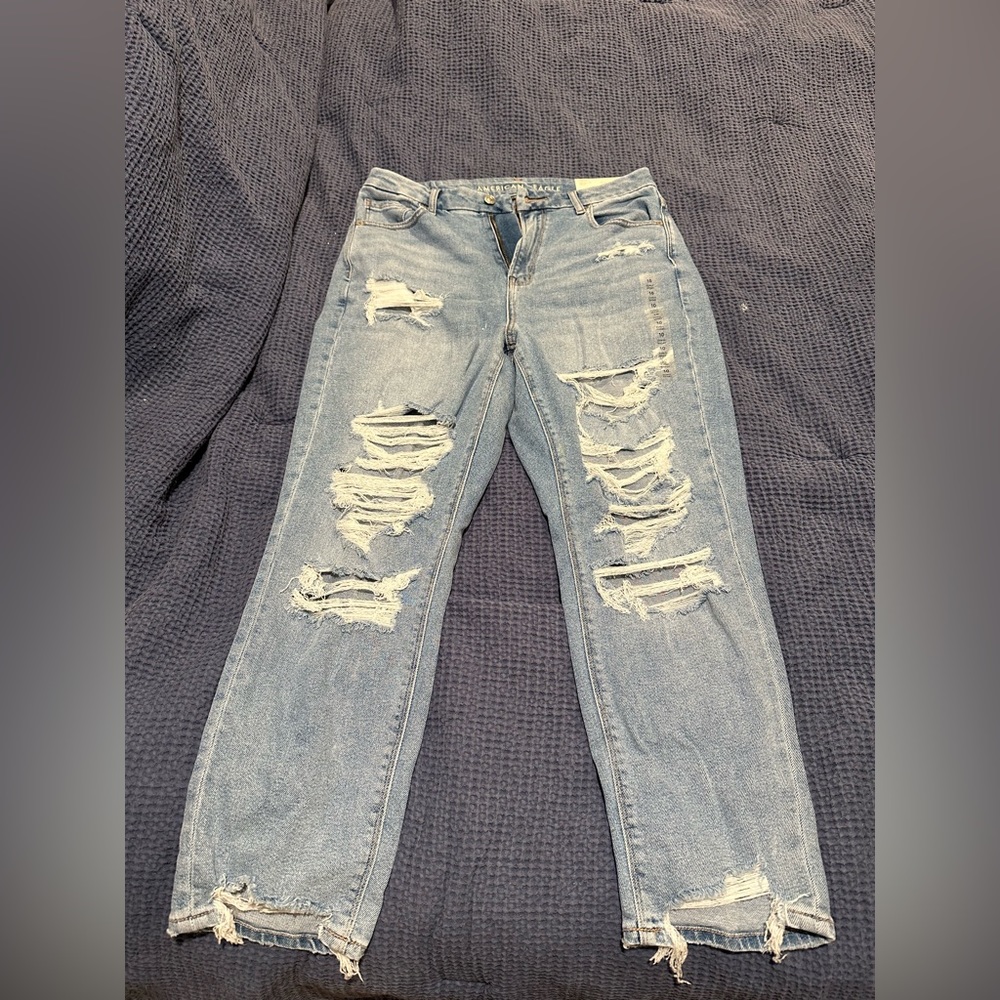 *New with Tags* American Eagle ripped Curvy Mom Jean. Size 10 short